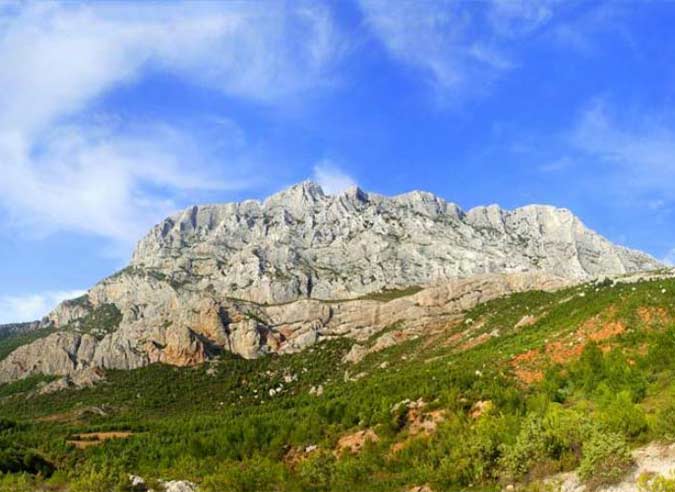 montagne-sainte-victoire-eoliennes