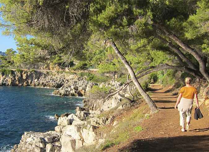 la-riviera-de-cap-en-cap-dans-les-pas-des-douaniers